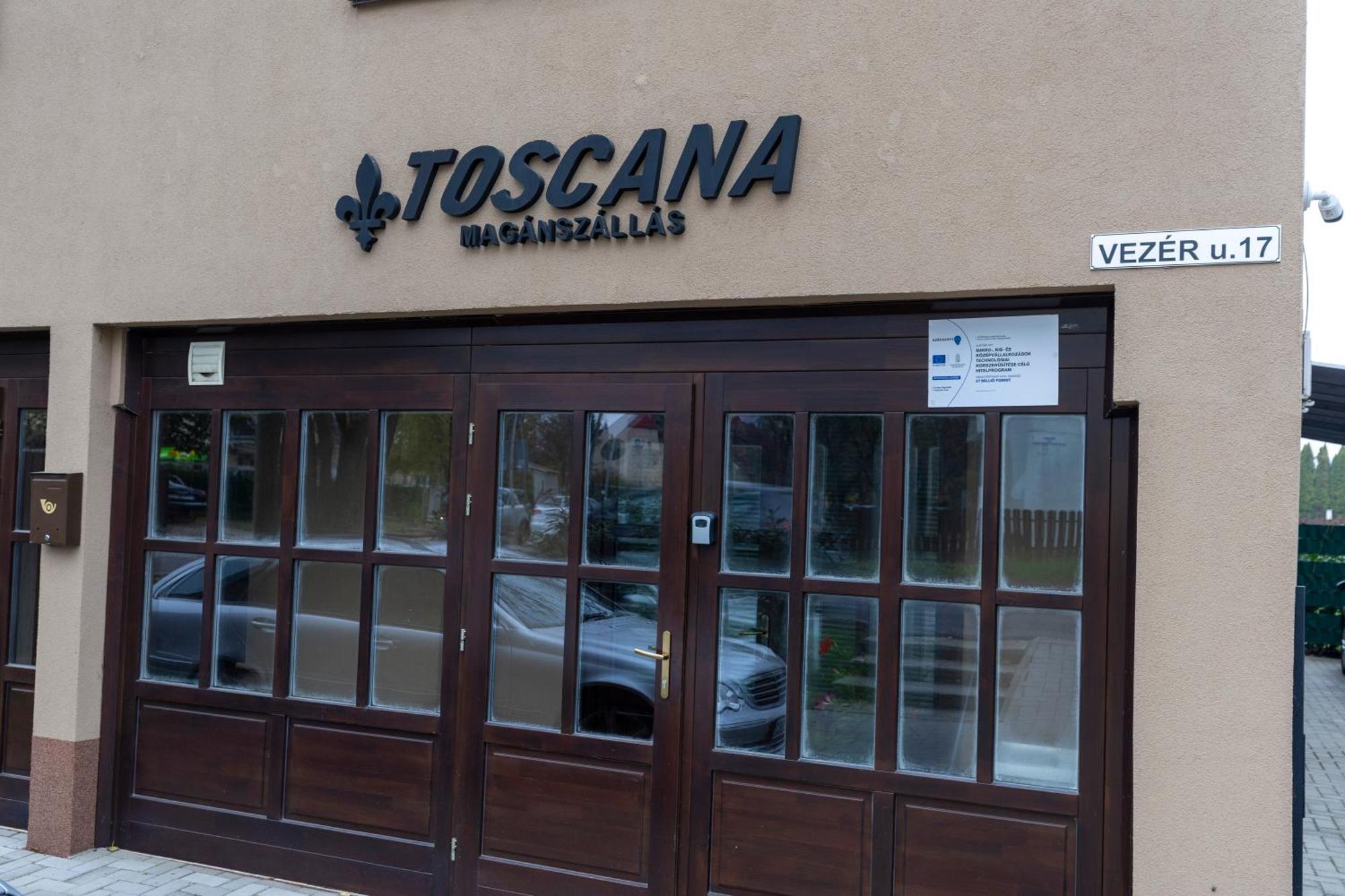 Toscana Дебрецен Экстерьер фото